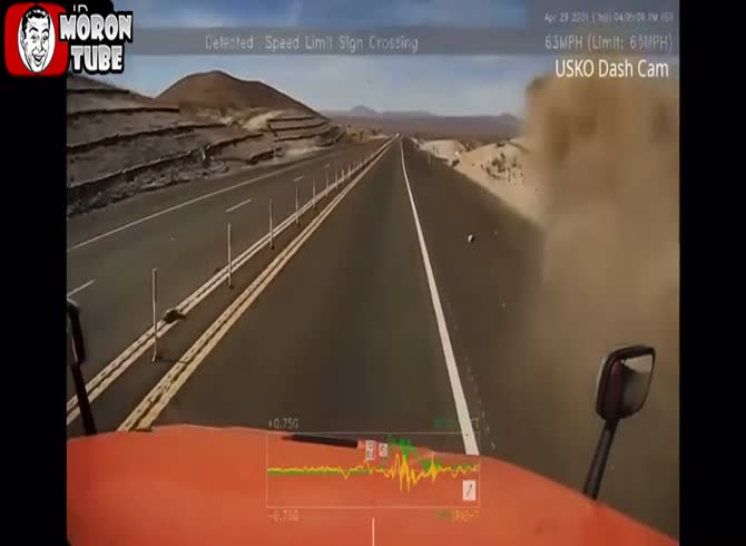 Video :He tries to pass a truck and repeatedly slides over